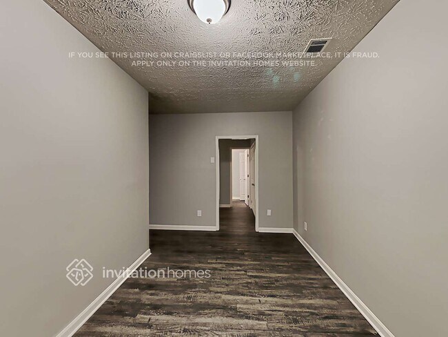 Building Photo - 844 Whitehaven Ln