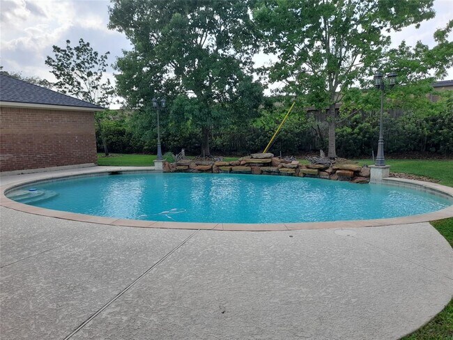 Building Photo - 1722 Parklake Village Dr