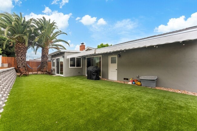 Building Photo - SPACIOUS 4 BEDROOM/2 BATHROOM HOME FOR REN...