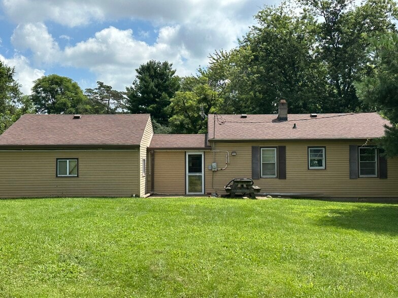 Building Photo - 1120 Bomar Ln
