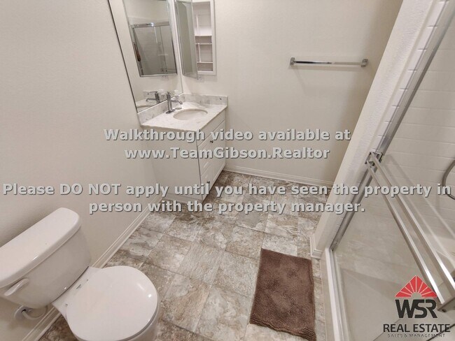 Building Photo - Large 3 Bedroom/ 2 bathroom Home with an O...