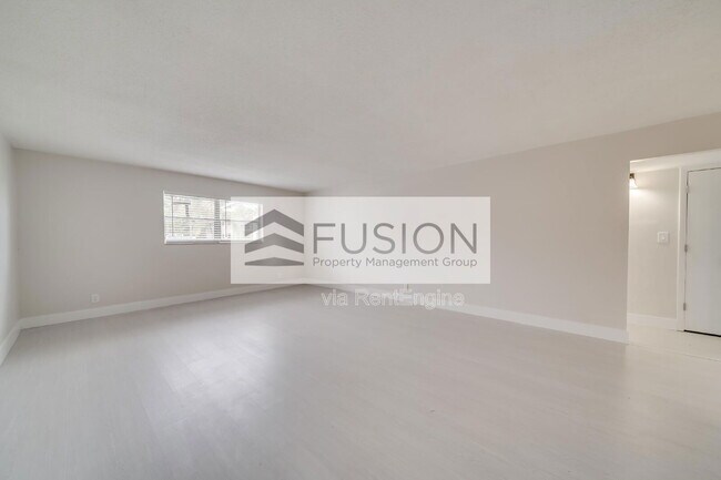 Building Photo - 921 SW 74th Terrace