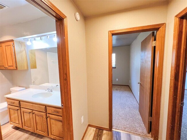 Building Photo - 213 Woodbridge Cir