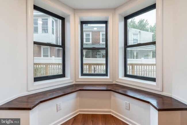 Building Photo - 32 E Elm St