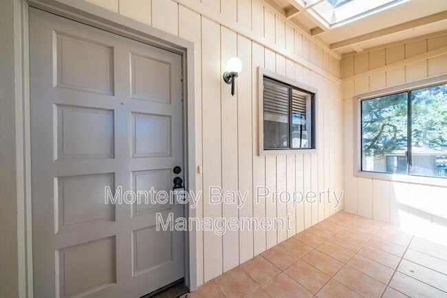 Building Photo - 250 Forest Ridge Rd