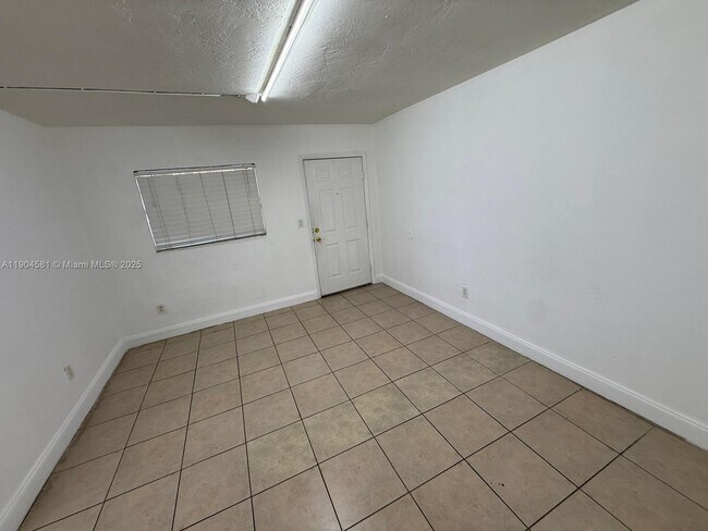 Building Photo - 1245 W 24th St