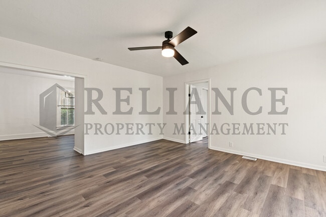 Building Photo - 301 N Spruce St