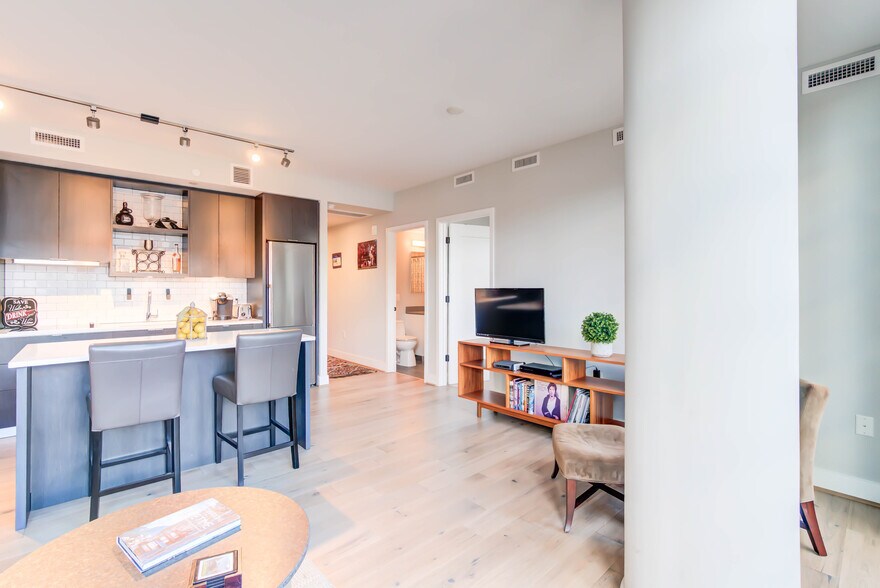 Building Photo - 1300 4th St SE