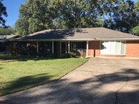 Building Photo - 3 bed 2 Bath Brick Home off Park Avenue!