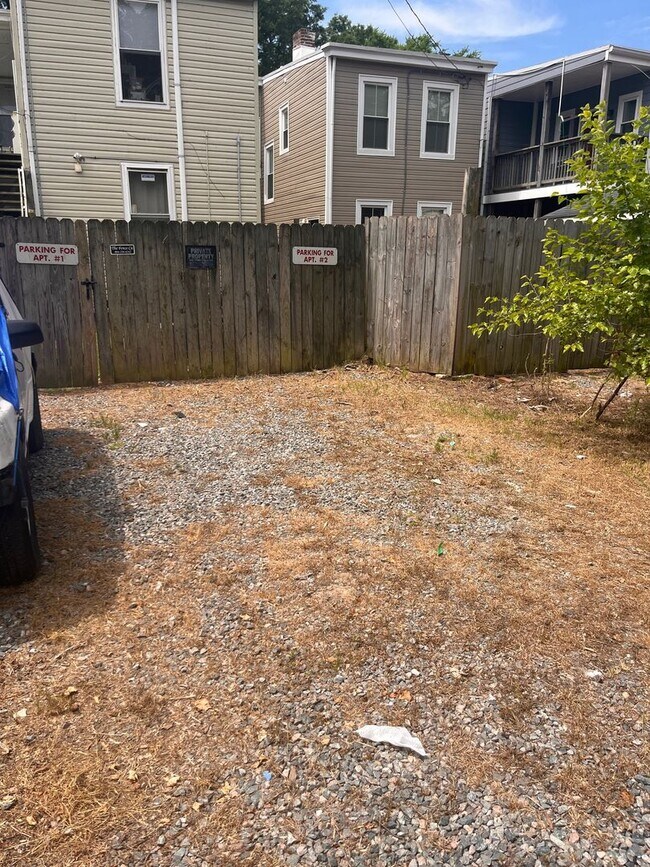 Building Photo - 2210 Parkwood Ave