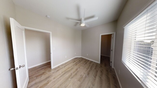 Building Photo - 4BD/2BA, Great Yard Space!