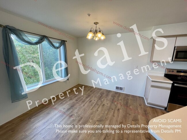 Building Photo - 3 BR Top Floor View Condo. Incl W/S/G