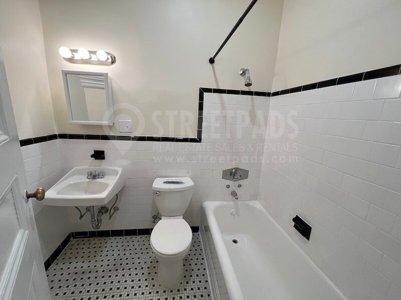 Building Photo - 2 Ware St