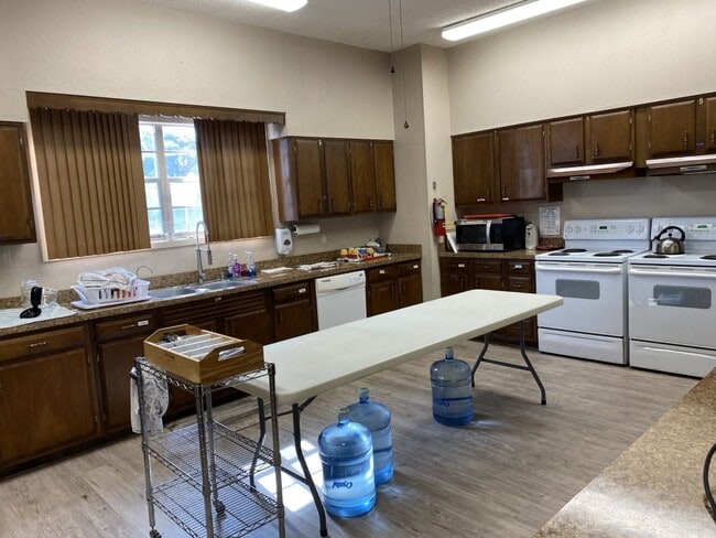 Building Photo - 502 Old Colony Rd