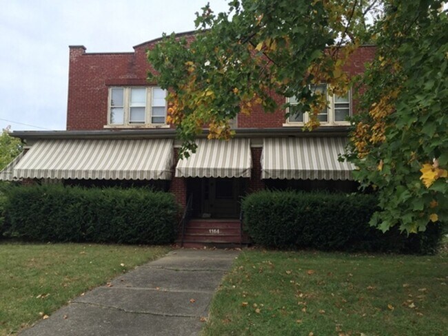 Primary Photo - Grandview charmer now leasing for July mov...