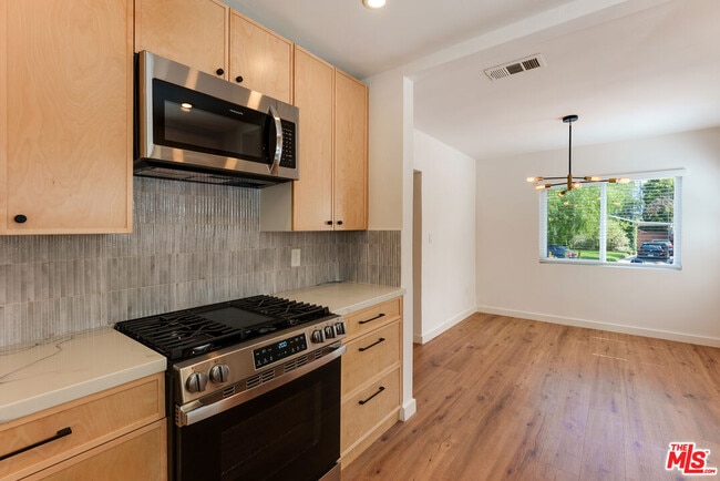 Building Photo - 1405 N Coronado St