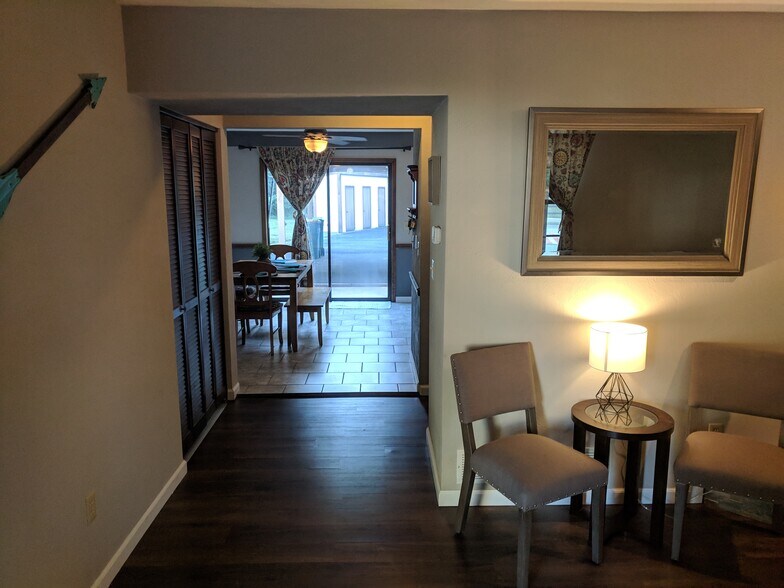 Hallway to Kitchen/ Dining/ Laundry - 833 Nowland Ct