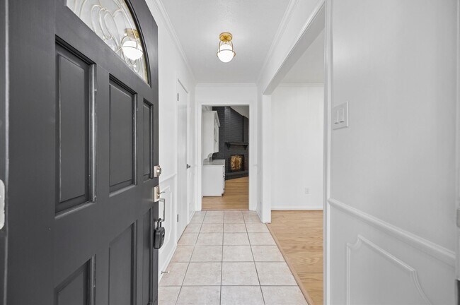 Building Photo - 25 Little John Ln