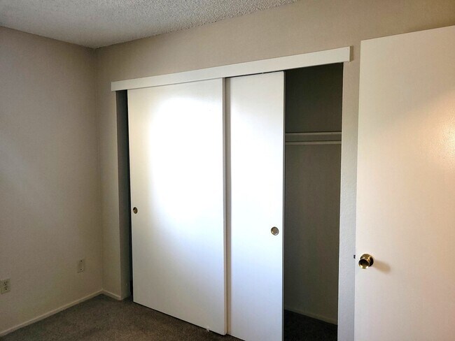 Building Photo - Condo on Madison Avenue. MOVE IN SPECIAL. 1 month free.