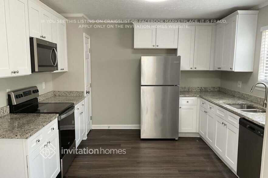 Building Photo - 3515 Rainbow Dr