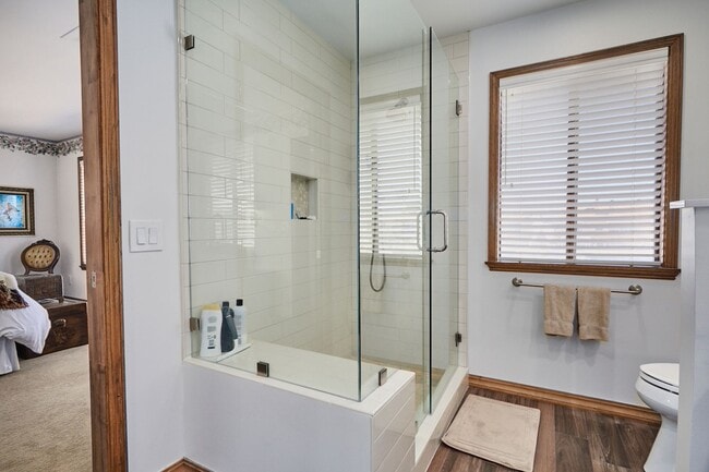 Building Photo - Spacious 3-Bedroom Lake House in Victorvil...