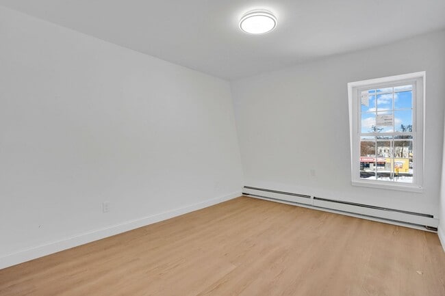 Building Photo - 296 Hancock St