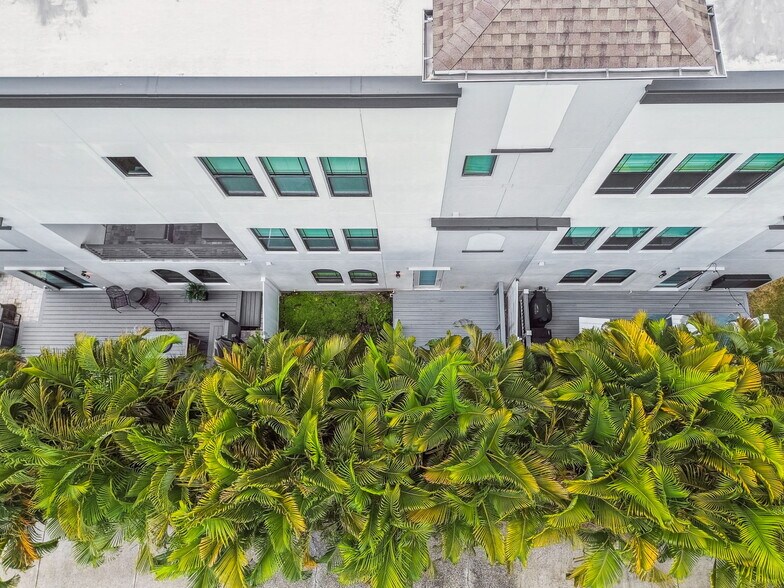 Building Photo - 622 S Matanzas Ave