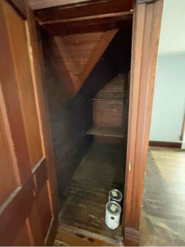 Building Photo - 210 E Hackberry St