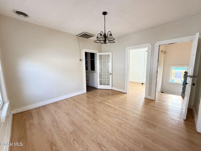 Building Photo - 1017 Hegeman St