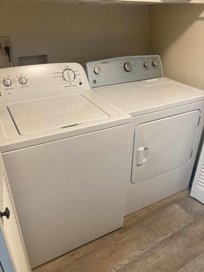 Building Photo - 1502 Benjamin Pkwy