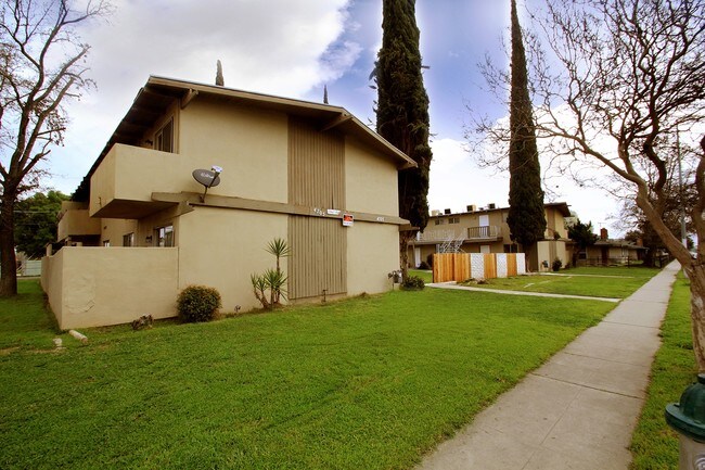 Building Photo - 4705 E McKinley Ave
