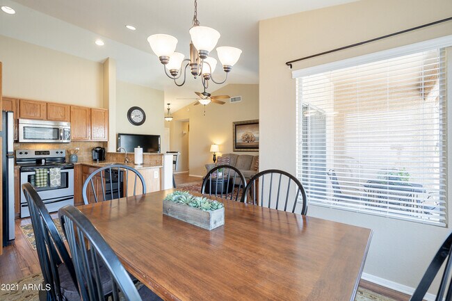 Building Photo - 1802 E Peach Tree Dr