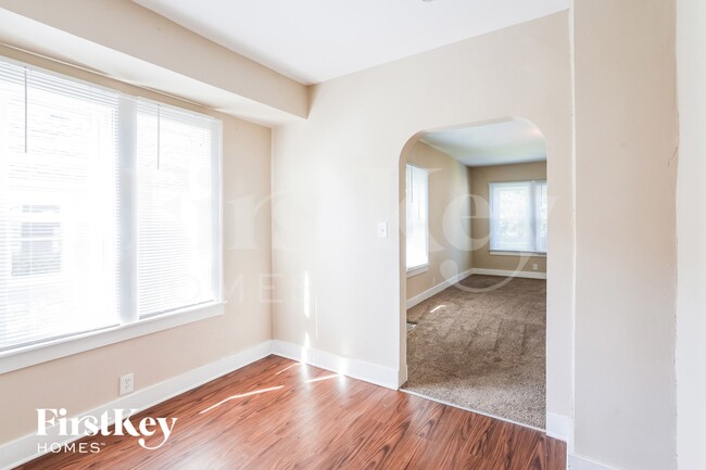 Building Photo - 410 Bangs St