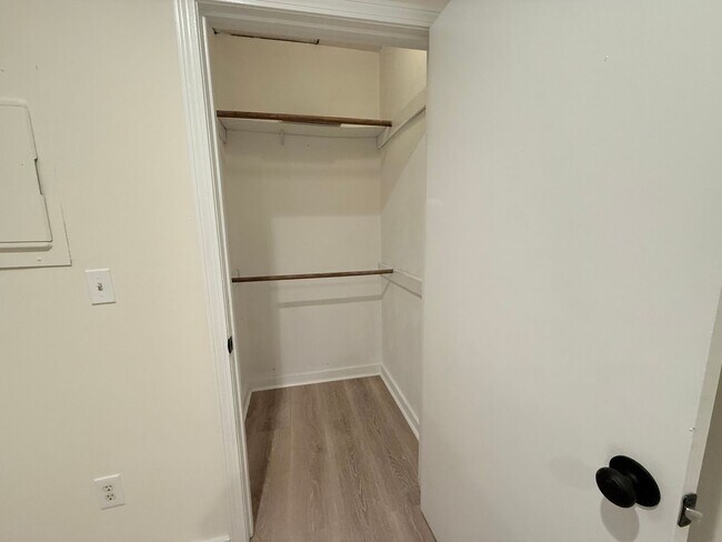 Building Photo - MISSION HILL 3 BED!!!!