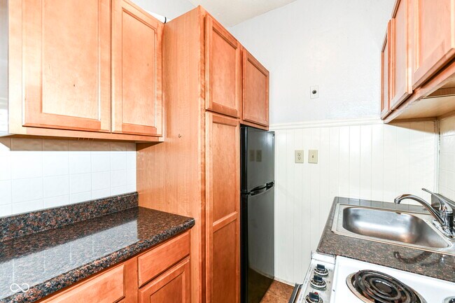 Building Photo - 590 Woodruff Pl W Dr