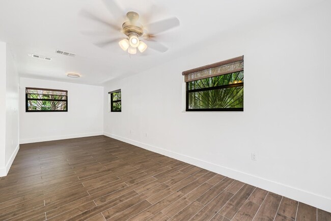 Building Photo - 7620 SW 59th Ave