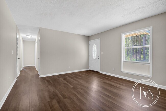 Building Photo - 113 Elm St