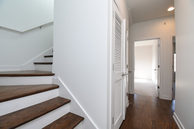 Building Photo - 330 Pennsylvania Way