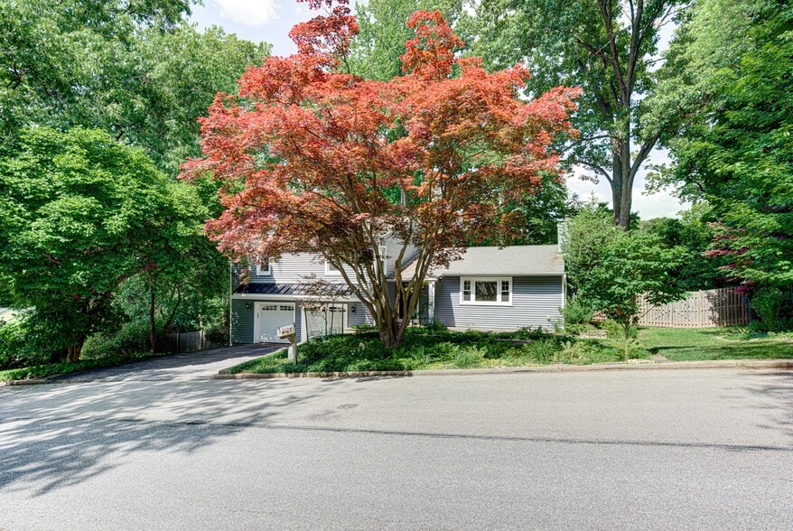 Building Photo - 7 Carol Ln