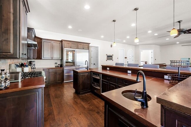 Building Photo - 3304 Blue Jay Ln