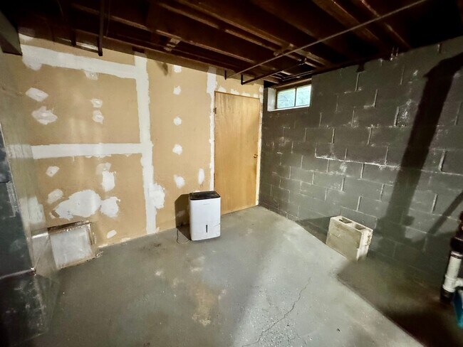 Building Photo - 1006 N 49th Ave