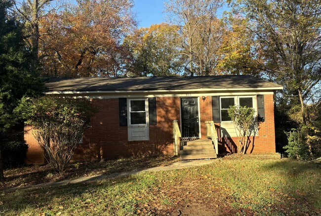 Primary Photo - Spacious 5Bedroom 2 Bathroom House