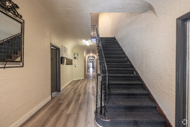 Lobby - Stylish and Spacious Apartment