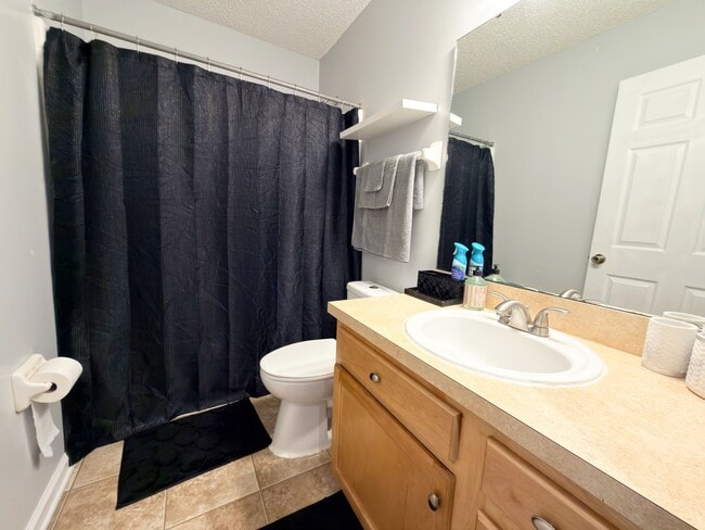 Building Photo - 8663 Julia Marie Cir