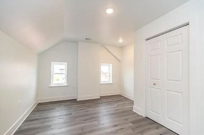 Building Photo - Beautiful 4 Bedroom Newly renovated home!