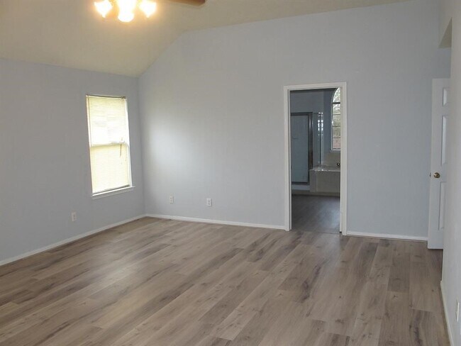 Building Photo - 8819 Diamond Lake Ln