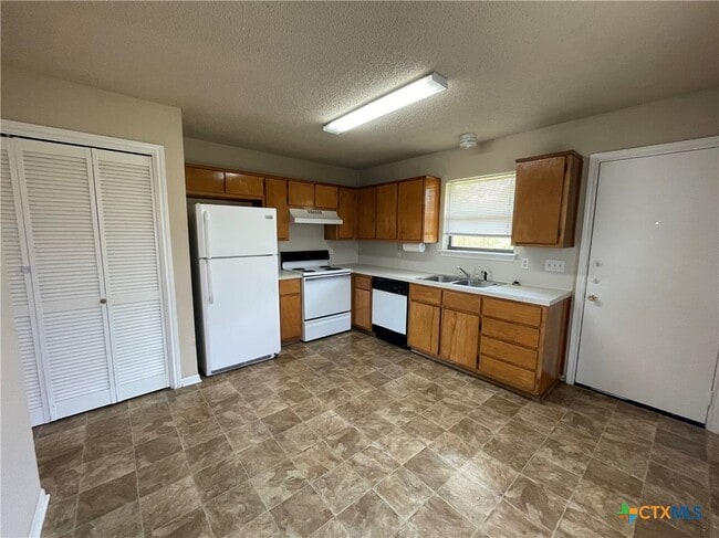 Building Photo - 104 Horseshoe Dr