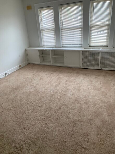 Building Photo - 106 2nd Ave