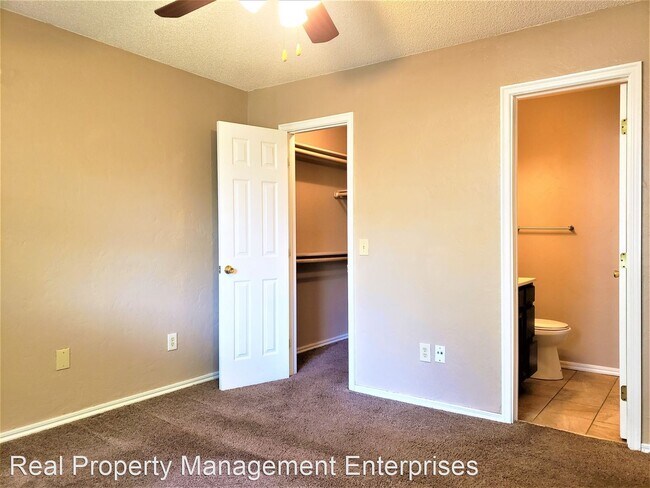 Building Photo - 2 br, 2 bath House - 6801 Woodlake Dr