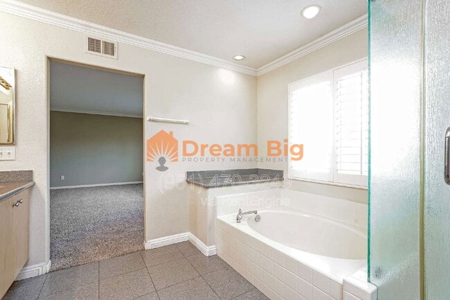 Building Photo - 30 Amberhill
